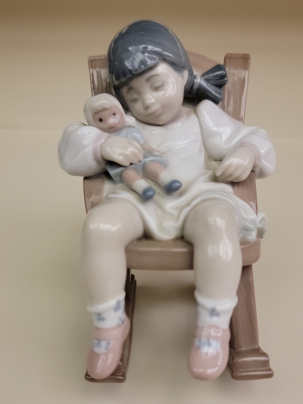 LLADRO PORCELAIN FIGURINE TITLED "NAPTIME"